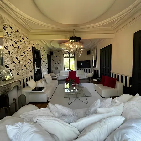 Domaine De La Belvaudiere - 22 Pers - Piscine - Luxe -reve Au Mans